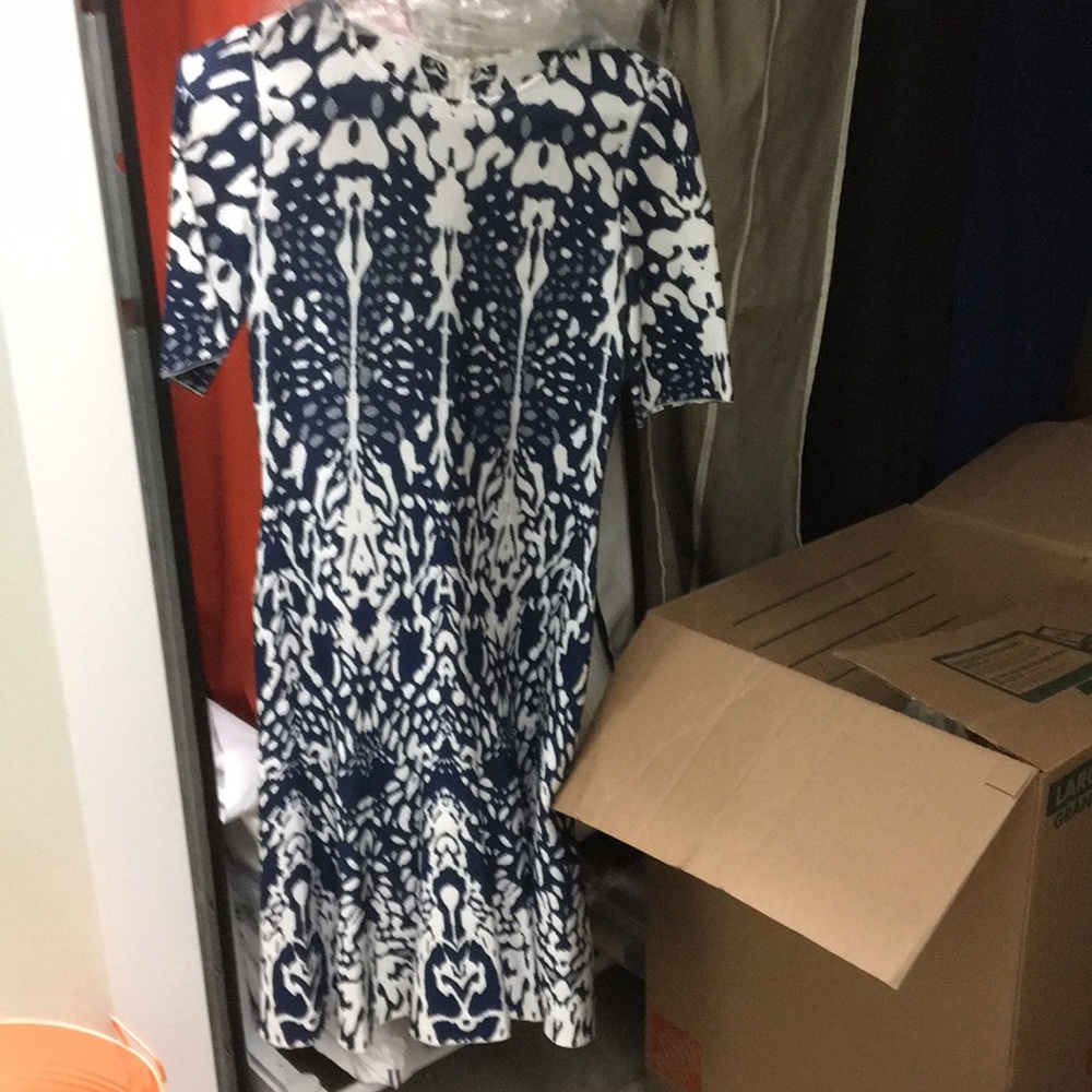 St John knit dress size 2 NWT blue and white